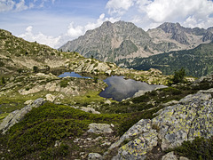 Lakes that meet on the way up to Tesina Pass
