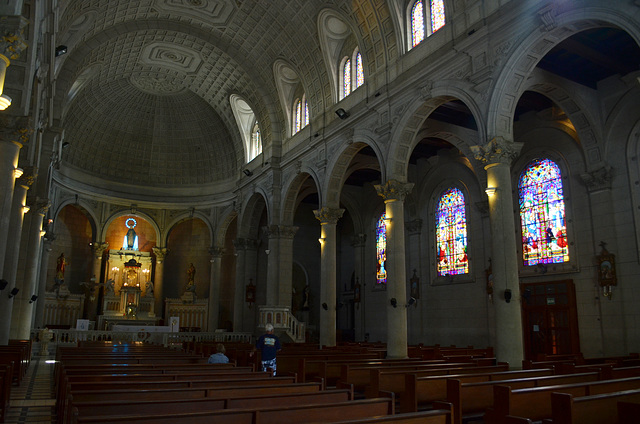 Lima, Iglesia de la Virgen Milagrosa, Interior