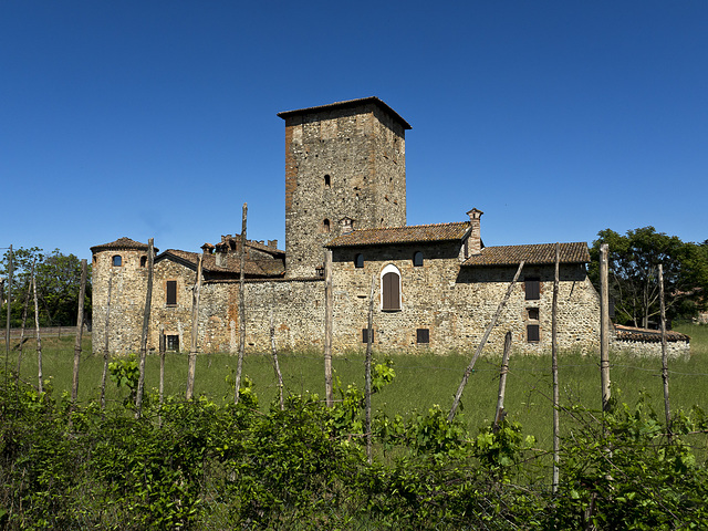 Clear skies - The fortress of San Damiano, Piacenza