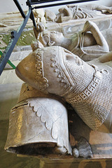 west tanfield church, yorkshire; c14 effigy with livery collar on tomb of sir john marmion 1387 and wife