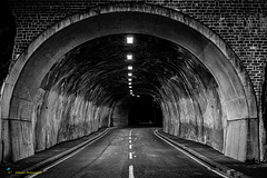 À travers le tunnel