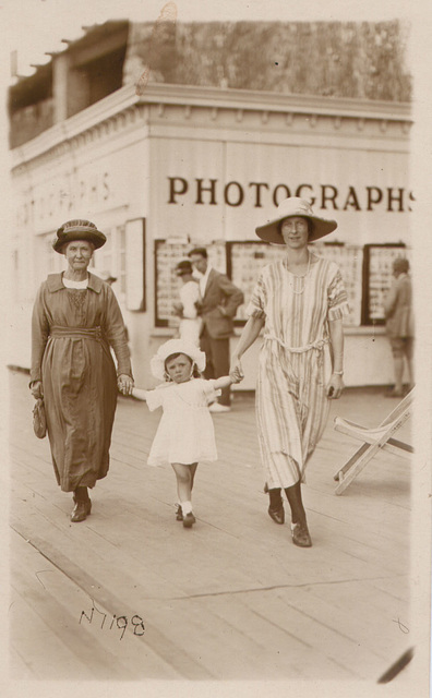 Muriel, Mother & Grandmother 1924