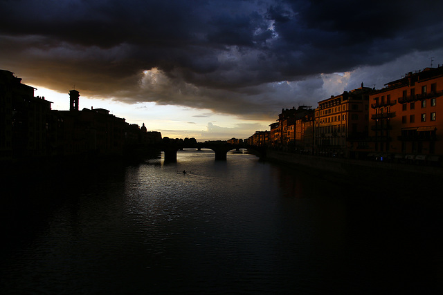 Après avoir visité Florence et ses nombreux chefs d'oeuvres de l'art et de l'architecture , nous voici de retour en France .