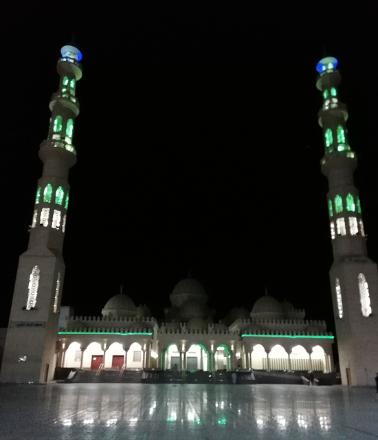 Hurghada, Grosse Moschee am Hafen am Abend