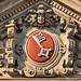 Skurilles Detail am Rathaus. Das Wappen von Bremen über dem Fenster des Hamburger Bürgermeisters(PiP)
