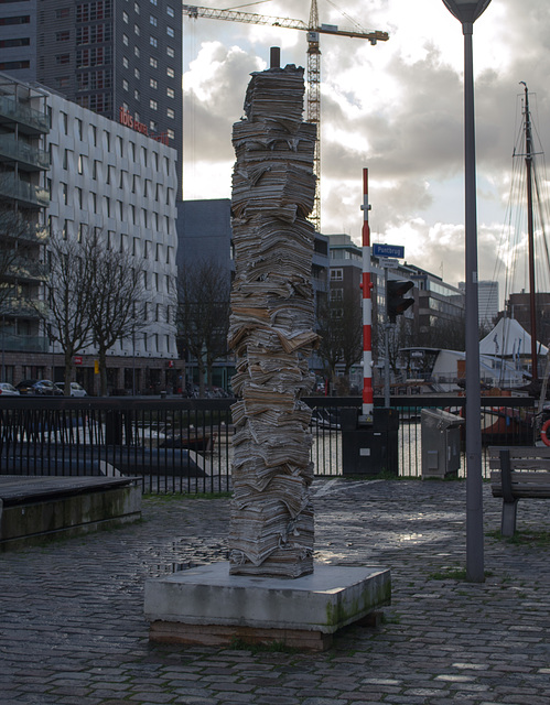 Rotterdam newspaper sculture? (#0235)