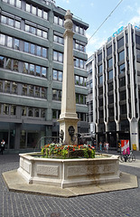 Brunnen am Place du Port in Genf-Genève