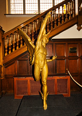 Clydebank Town Hall, Statue of 'Mercury'