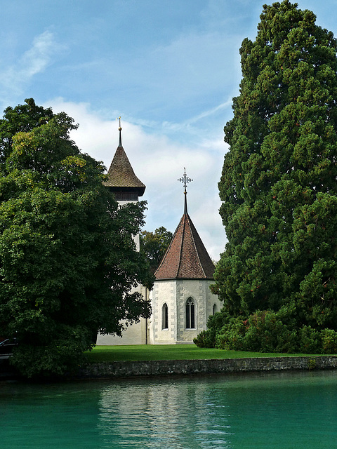 Die Kirche Scherzlingen an der Aare bei Thun