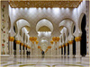 AbuDhabi : Questo colonnato laterale esterno è favoloso !