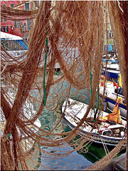 Le reti ad asciugare sul molo del porto