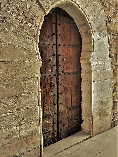The oldest surviving door in Madrid. OK on black, z, full screen, etc.