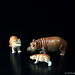 Kleine Nilpferd-Gruppe, Porzellan, coloriert, glasiert