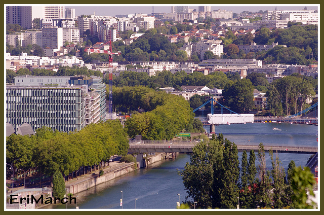La Seine au loin ..