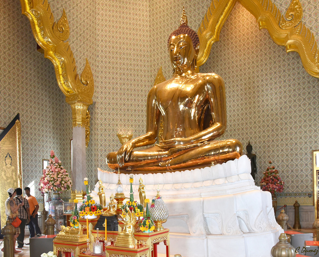Un Bouddha en or massif.
