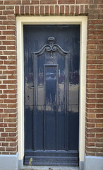 Blue door, Kampen