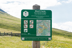Tafel am Eingang zum Naturschutzgebiet am Hang oberhalb und nördlich des Lac du Mont Cenis
