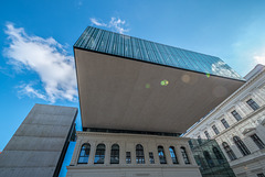 Altbau trifft Moderne.         University Library Graz