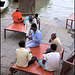 Partie de cartes sur les rives du Gange
