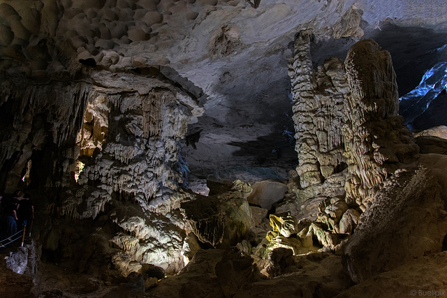 Sung Sot Höhle in der Halong Bay - Vietnam P.i.P.  (© Buelipix)