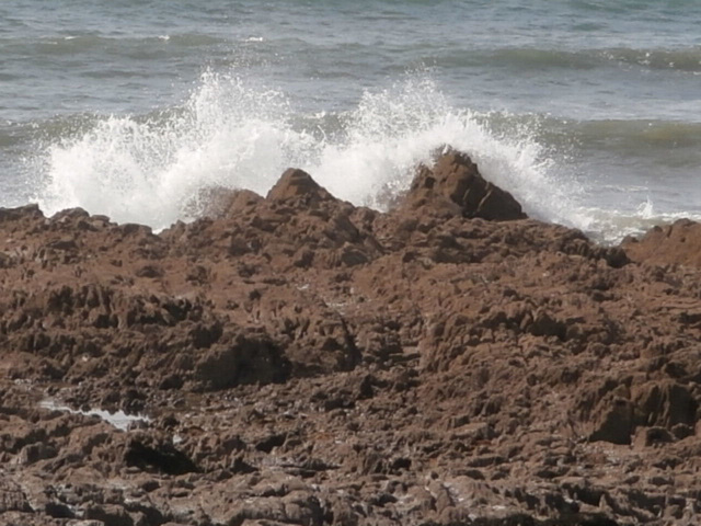 Gentle waves breaking over the rocks