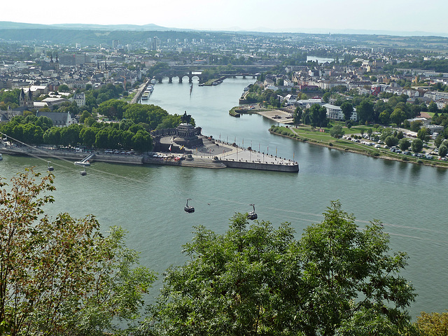 Zusammenkunft von Rhein und Mosel am Deutschen Eck in Koblenz