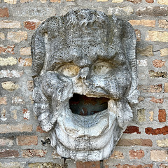 Venice 2022 – Torcello – New stone teeth needed