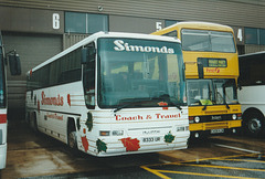 Simonds Coaches 8333 UR and First Eastern National 4008 (C408 HJN) at RAF Mildenhall – 27 May 2000 (437-17A)