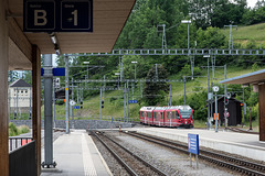 RhB-Zugkomposition verlässt den Bahnhof Filisur in Richtung Davos - 2015-06-12--D4 DSC2632