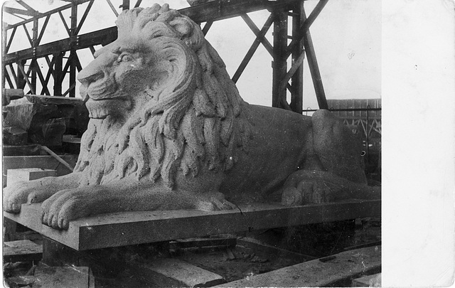 4983. [Carved Lion for Vancouver Courthouse Steps]
