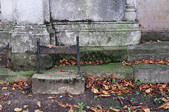 Bootscraper outside Tomb