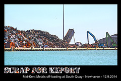 Off-loading scrap metal - Newhaven - 12.9.2014