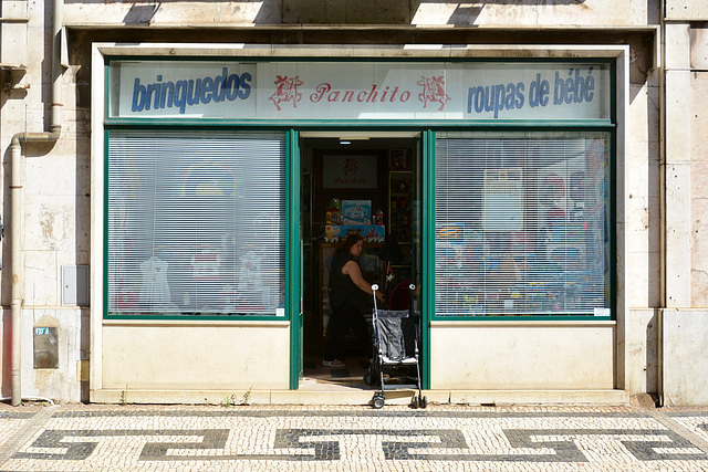 Lisbon 2018 – Brinquedos & Roupas de bébé