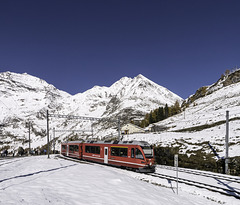 Bernina Express auf der Alp Grüm   2091 m über Meer
