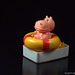 Schwimmring mit Hippo beim Sonnenbad, angetrieben mit Federmotor