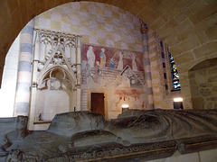 Fresken und das Liegegrabmal des Priors Henri de Siviriez, 14. Jh. In der Klosterkirche von Romainmôtier