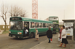 London Country (North East) SNB490 (BPL 490T) in Welwyn Garden City – 18 Jan 1989 (80-21)