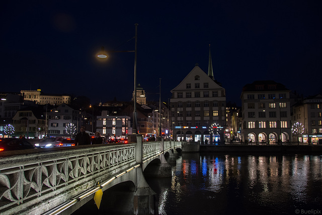 abends an der Rudolf-Brun-Brücke (© Buelipix)