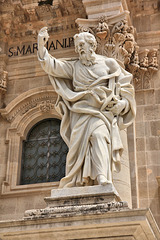 Statue vor der Kathedrale