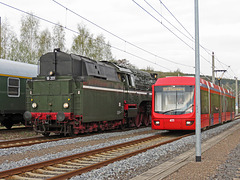 18 201 und Citybahn im Bahnhof Klaffenbach