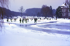 ijspret bij Kasteelvijver  Strijdhagen jan. 1985 Landgraaf