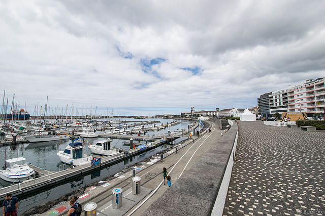 beim Hafengelände von Ponta Delgada (© Buelipix)