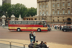 Westbus UK Plaxton Paramount passing Buckingham Palace, London  – 30 May 1987 (49-25A)