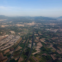 "Vulcano Buono" is left of centre, above the huge industrial estate