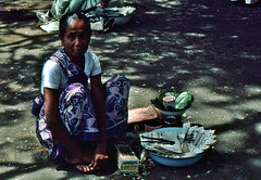 Betelblätter Verkäuferin auf Sri Lanka 1982
