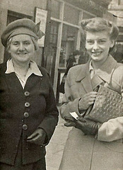 Sarah and Joyce Hellyer, 1955