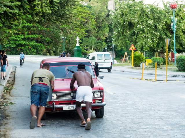 The eternal torment with the car, Santa Clara, Cuba