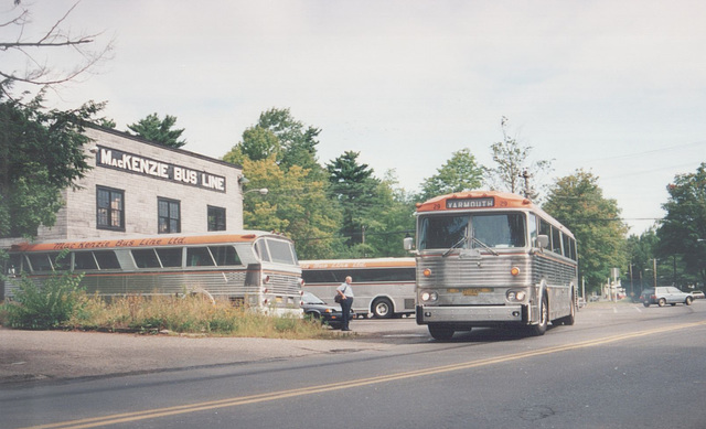 MacKenzie Bus Line 29 at Bridgewater - 5 Sep 1992 (171-15)
