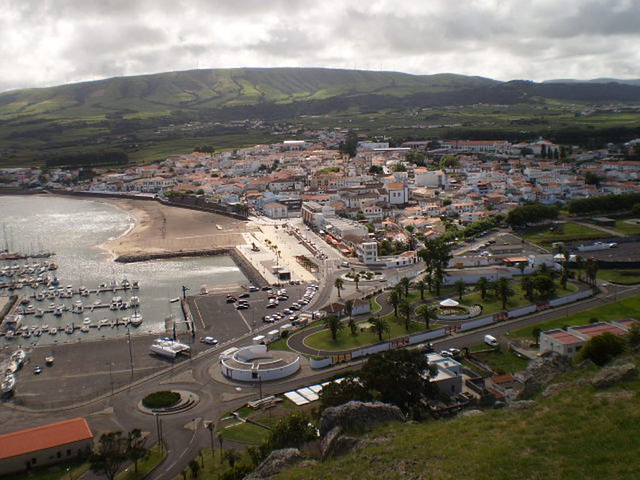 Overlooking view to Praia da Vitória.