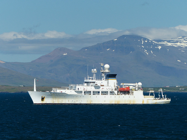USNS Pathfinder at Reykjavik (1) - 19 June 2017